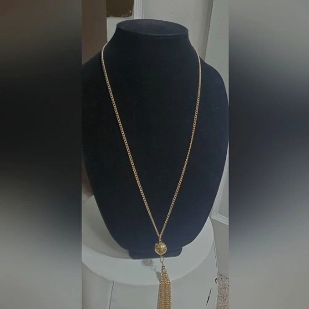 Long Chain Pearl Tassel Pendant. 🌴